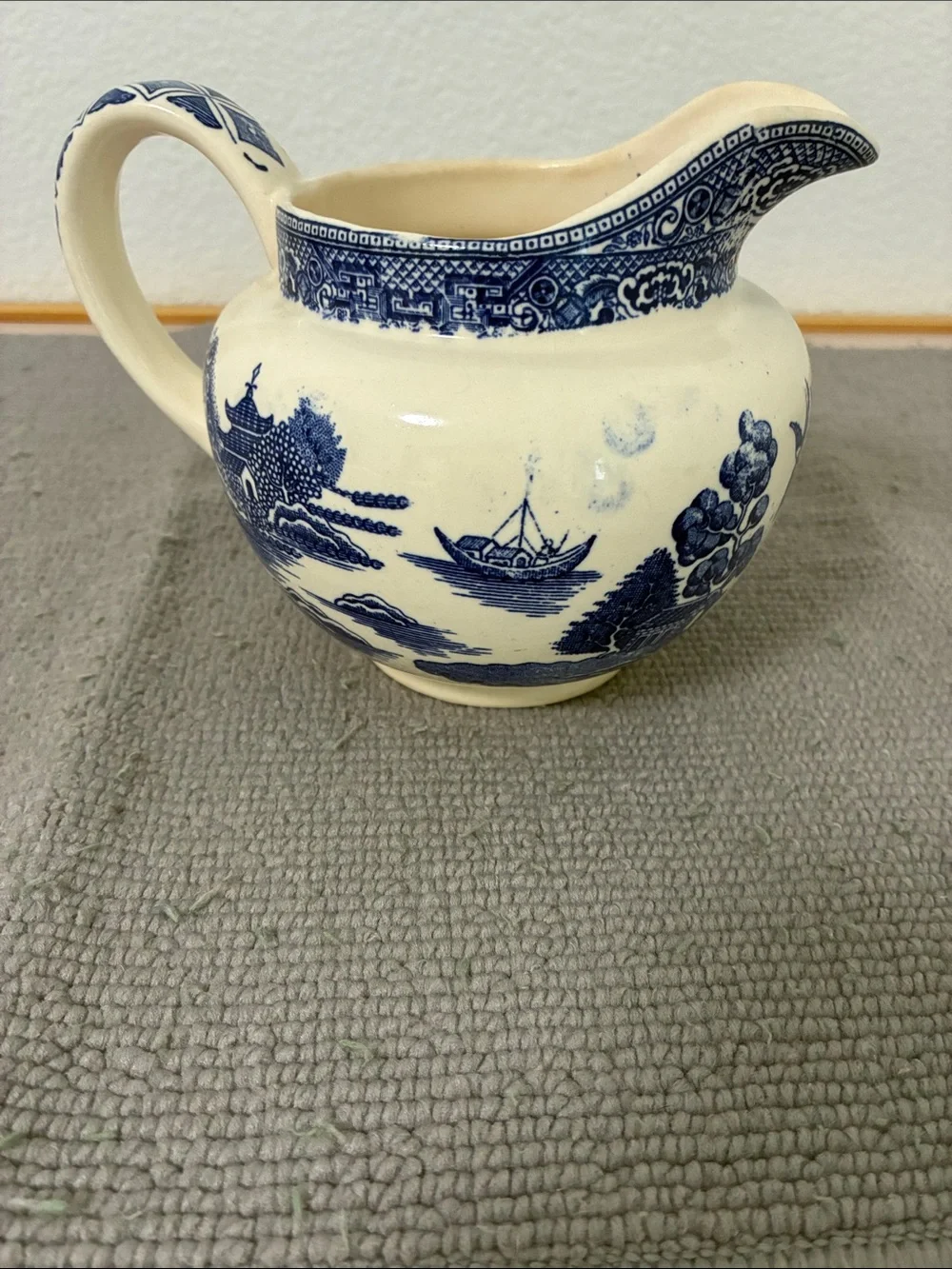 Vintage Blue willow transfer where picture. Good condition.